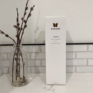Vivier Hexam Gentle Cleanser